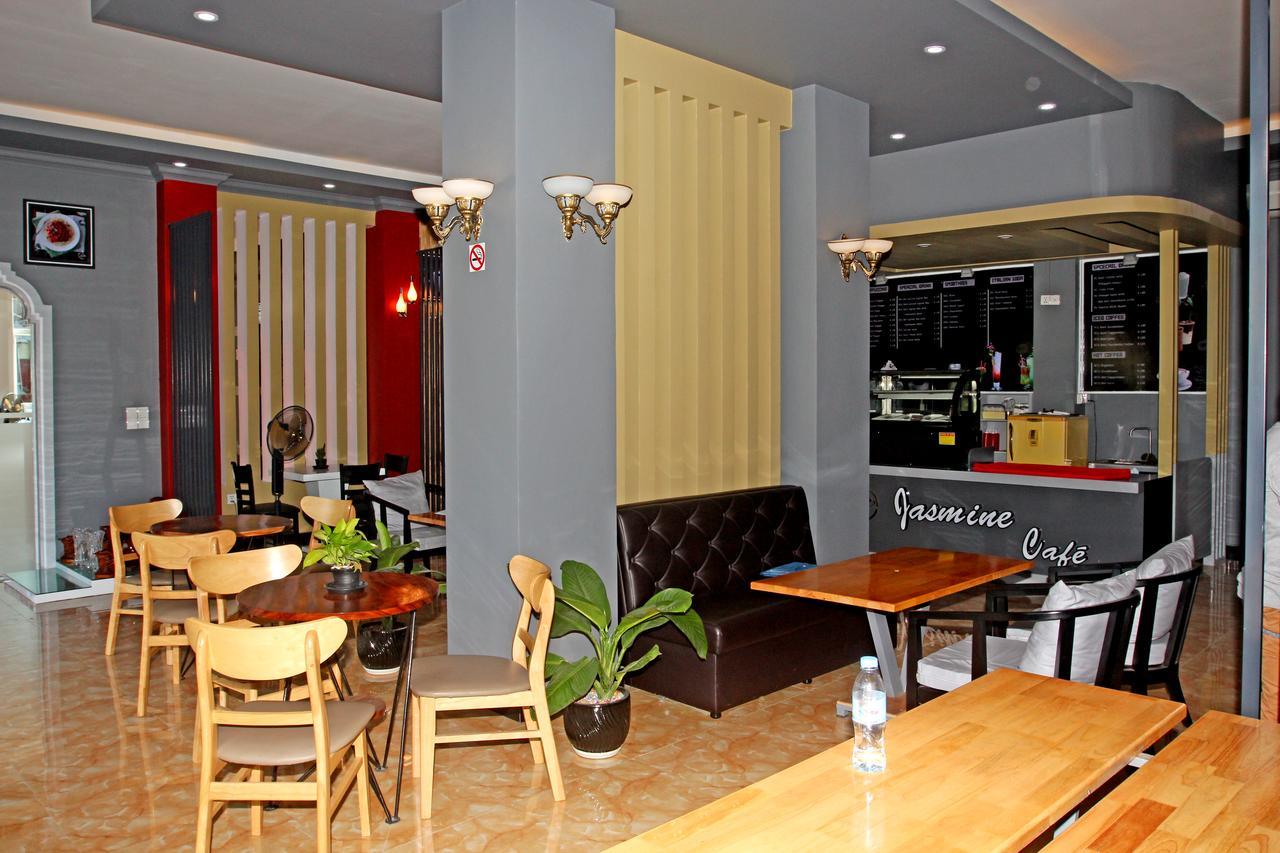 Jasmine Hotel& Sky Bar Battambang Exterior photo